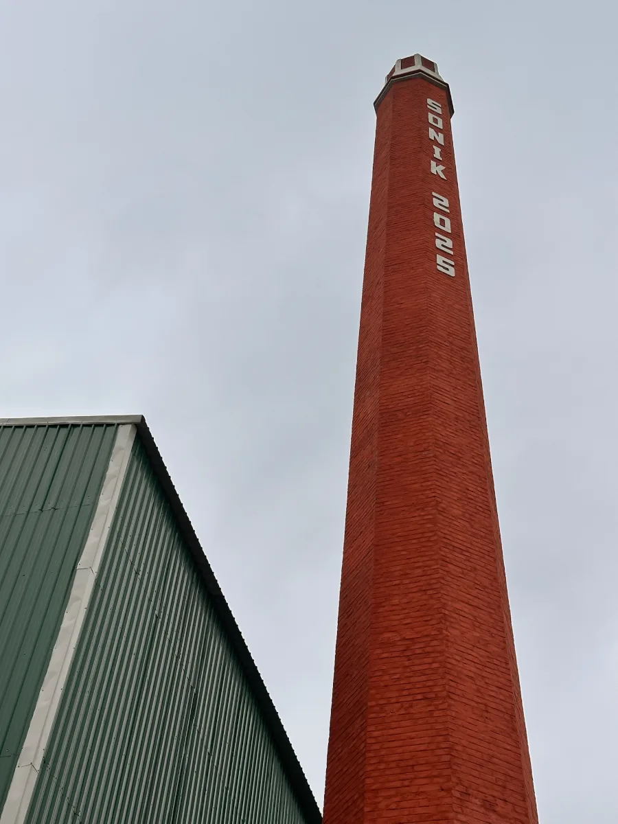 The SONIK mill chimney at Ghentugachhi, Chakdaha